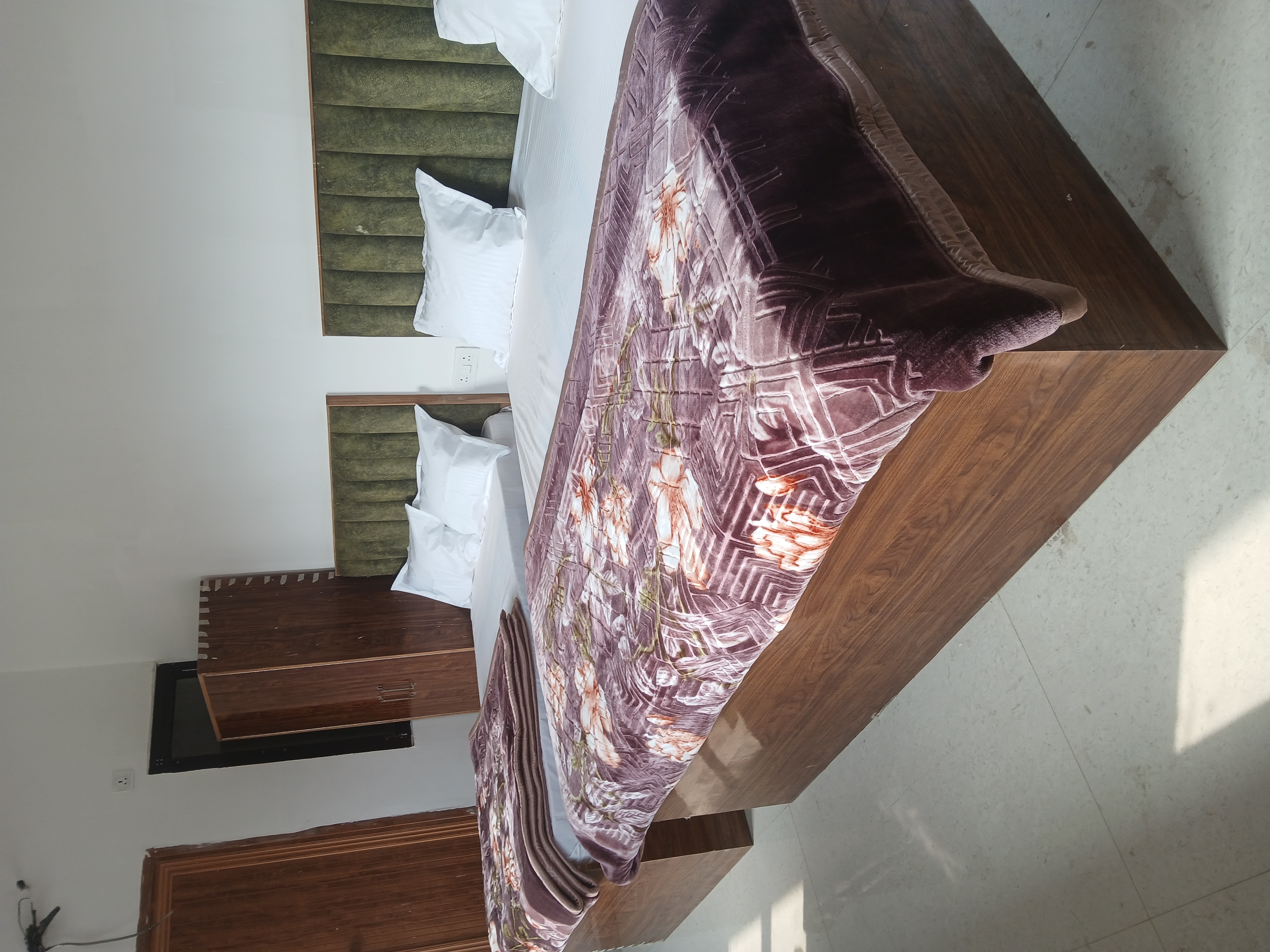 	Double Bed